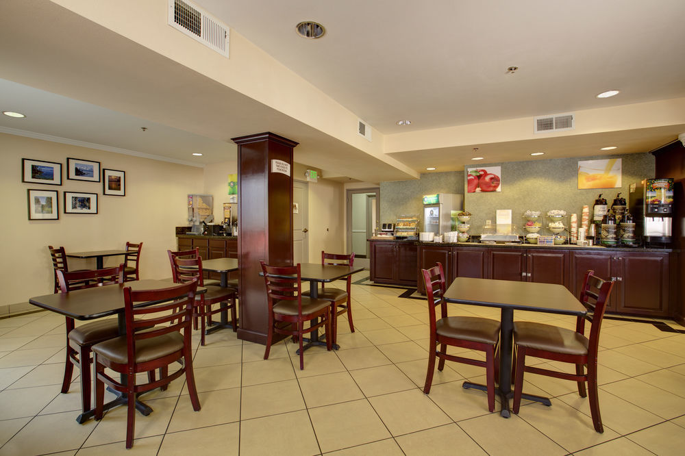 Quality Inn & Suites Reno Airport ภายนอก รูปภาพ